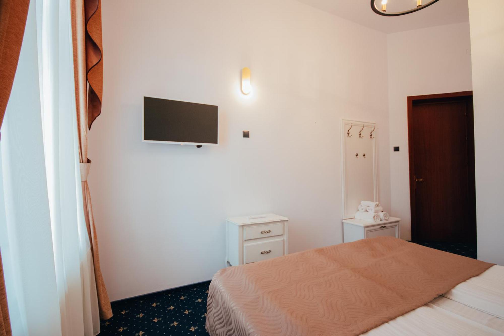 Hotel Carol - Ватра-Дорней Экстерьер фото