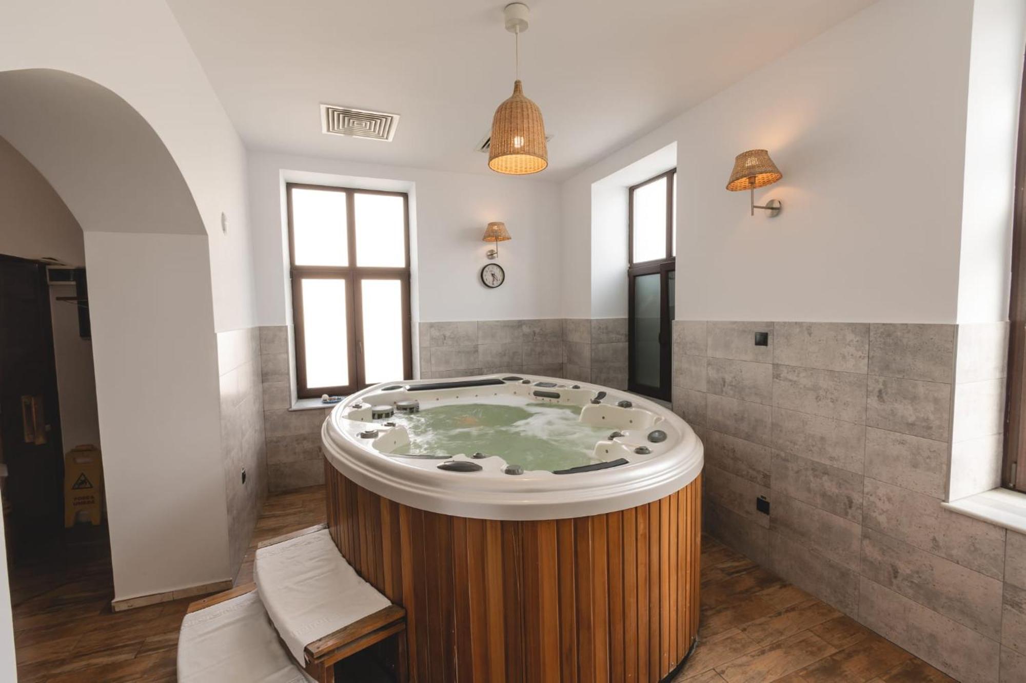 Hotel Carol - Ватра-Дорней Экстерьер фото